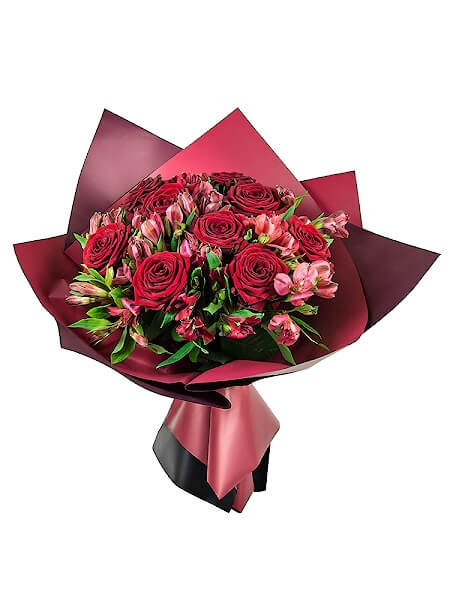 Bouquet with red roses and incalilias