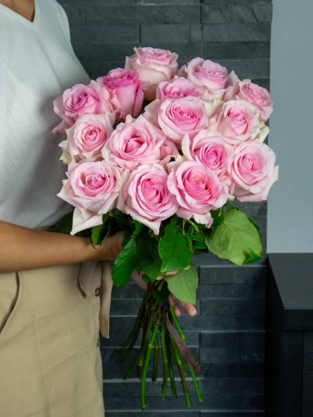 15 pink Ecuador roses
