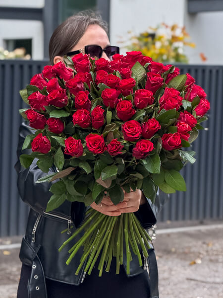 51 punast roosi (50 cm)