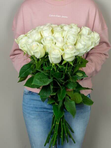 25 white Ec. roses